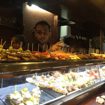 Eguzki - Lizarran - The best part: the handsome barman. - Spanish Near Me - Sitges, B