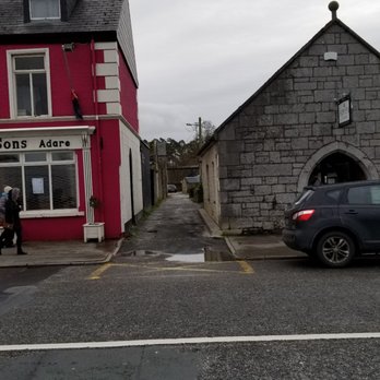 Adare Village Inn - Turn into the alley way at Sean Collins pub. Follow it to the left, then turn left into the parking area. - Guest Houses Near Me - Adare, LK