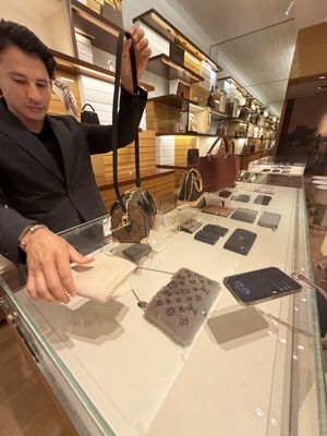 Louis Vuitton Aventura by null