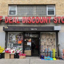 D&F Deal Discount Store - Outside
