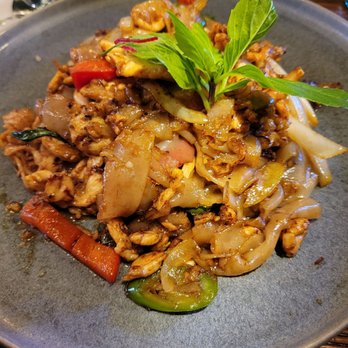 Bangkok Degree - Drunken noodles with chicken - Thai Near Me - Brooklyn, New York Bangkok Degree - Drunken noodles with chicken - Thai Near Me - Brooklyn, New York
