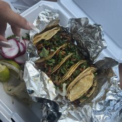 Tacos Los Quincitos - Whole meal of Al Pastor street tacos