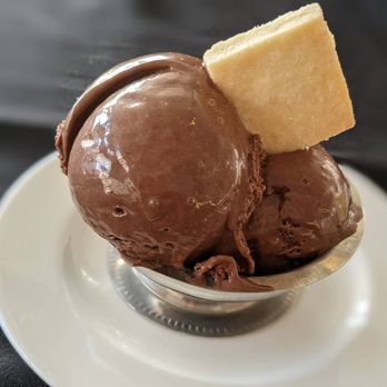 Savona - a scoop of chocolate ice cream with a biscuit on top - Italian Near Me - Gulph Mills, Pennsylvania Savona - a scoop of chocolate ice cream with a biscuit on top - Italian Near Me - Gulph Mills, Pennsylvania