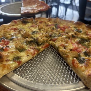 Benvenuti Pizza - Pesto pollo - Chicken Wings Near Me - Cheshire, Connecticut Benvenuti Pizza - Pesto pollo - Chicken Wings Near Me - Cheshire, Connecticut
