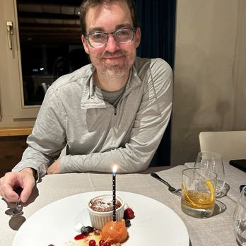 Restaurant Caprice - Birthday dessert - Italian Near Me - Wengen, BE Restaurant Caprice - Birthday dessert - Italian Near Me - Wengen, BE