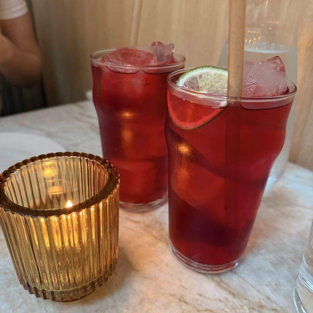 Este - Drinks - Seafood Near Me - Austin, Texas Este - Drinks - Seafood Near Me - Austin, Texas