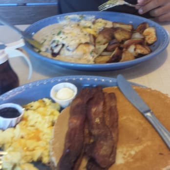 The Breadboard Restaurant - Breakfast & Brunch Near Me - Ashland, Oregon