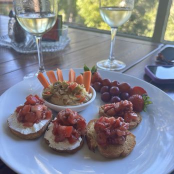 The Jabberwock Inn - Hors d'oeuvre's and wine! - Bed & Breakfast Near Me - Monterey, California The Jabberwock Inn - Hors d'oeuvre's and wine! - Bed & Breakfast Near Me - Monterey, California