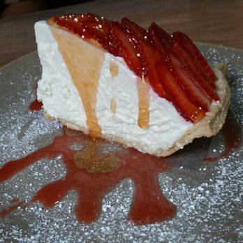 Moku Kitchen - Strawberry cream pie - Cocktail Bars Near Me - Honolulu, Hawaii