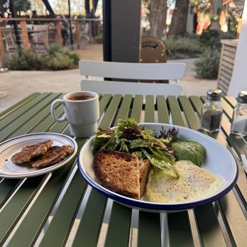 Rye Goods - Rye breakfast plate with the mixed greens and side of chicken sausage - Bakeries Near Me - Costa Mesa, California