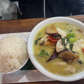 Lotus Thai - Green chicken curry - Thai Near Me - Redding, California Lotus Thai - Green chicken curry - Thai Near Me - Redding, California
