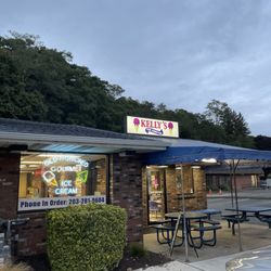 Kelly's Cone Connection - Outside Kelly's
