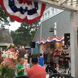 Bob's Seafood Cafe and Wine Bar - Live music