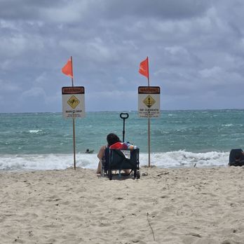 Kailua Beach Park - Warning signs. - Parks Near Me - Kailua, Hawaii Kailua Beach Park - Warning signs. - Parks Near Me - Kailua, Hawaii