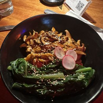 Calle Dao - Bryant Park - MUSHROOM NOODLES - Cuban Near Me - New York, New York