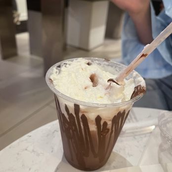 Nutella Cafe - Nutella cocoa is gross. Taste like water and nutella. - Desserts Near Me - Chicago, Illinois
