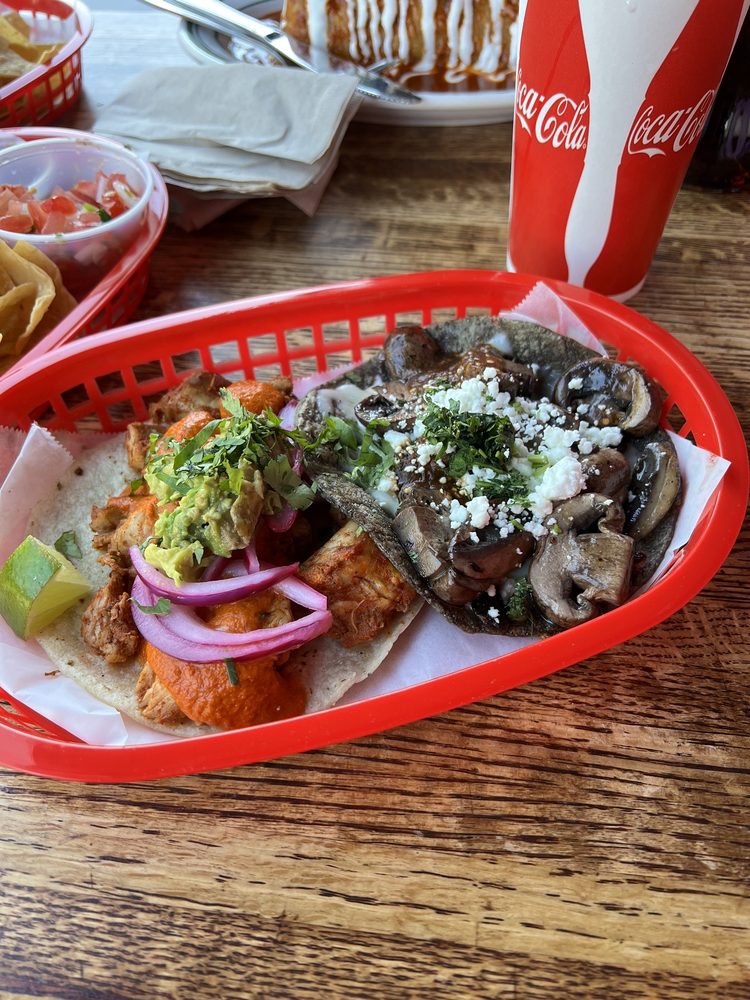 LA ESQUINITA 40 Photos & 20 Reviews 5400 College Ave, Oakland, California Latin American