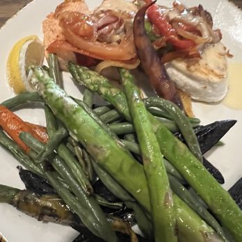 Simon & Seafort's Saloon & Grill - Halibut and king salmon - Seafood Near Me - Anchorage, Alaska Simon & Seafort's Saloon & Grill - Halibut and king salmon - Seafood Near Me - Anchorage, Alaska