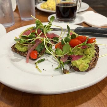 Brioche de Paris - Sandwich with avocado and onion - French Near Me - Walnut Creek, California Brioche de Paris - Sandwich with avocado and onion - French Near Me - Walnut Creek, California