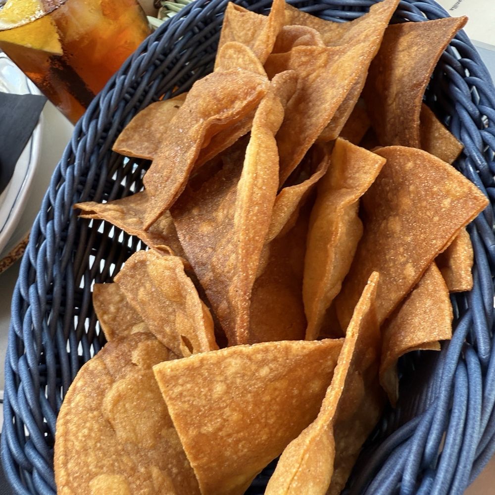 Hill & Vine - Chips - Cocktail Bars Near Me - Fredericksburg, Texas