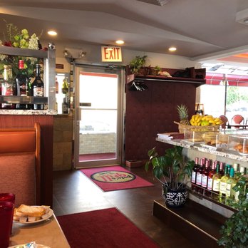 Pete's Grill - New American Near Me - Sunnyside, New York