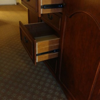 Natchez Grand Hotel - Dresser drawers would not stay closed! Trip hazard at night - Hotels Near Me - Natchez, Mississippi