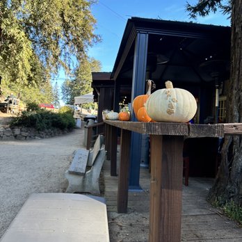 Alice's Restaurant - Fall decoration - Diners Near Me - Woodside, California