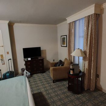 The Berkeley Richmond, Outset Collection by Hilton - Coming Soon - TV facing the opposite direction of Bed, but who uses a TV in a hotel these days anyway? - Hotels Near Me - Richmond, Virginia