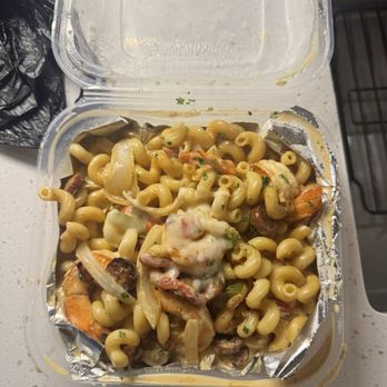 Remingtons Restaurant - Disappointing Cajun Alfredo Pasta with overcooked shrimp - New American Near Me - Beltsville, Maryland
