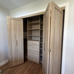 Modern Closet Spaces