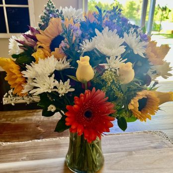Rocklin Florist - This is the arrangement I ended up making on my own - Florists Near Me - Rocklin, California