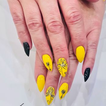 Queen Nail Salon - Tienie always does an amazing job on my nails. - Nail Salons Near Me - Yucca Valley, California