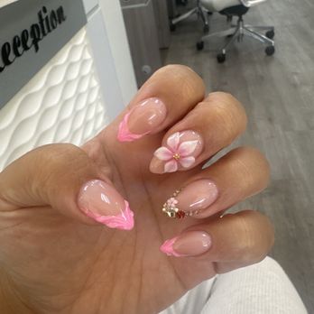 Luxury Nails - Nail Salons Near Me - West Sacramento, California