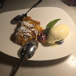Apple-based dessert with ice cream