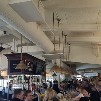 Harbor House by Bartolotta - Bar area - Seafood Near Me - Milwaukee, Wisconsin