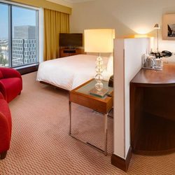 Hilton Warsaw Hotel and Convention Centre - Guest room