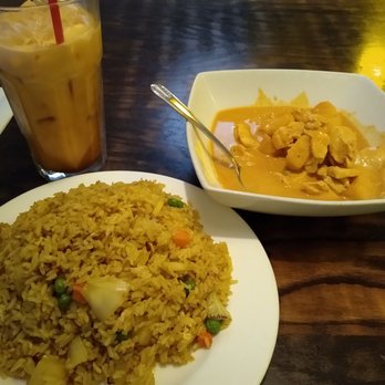 Melanee Thai - Julien's special pineapple fried rice and pineapple chicken curry - Thai Near Me - Los Angeles, California Melanee Thai - Julien's special pineapple fried rice and pineapple chicken curry - Thai Near Me - Los Angeles, California