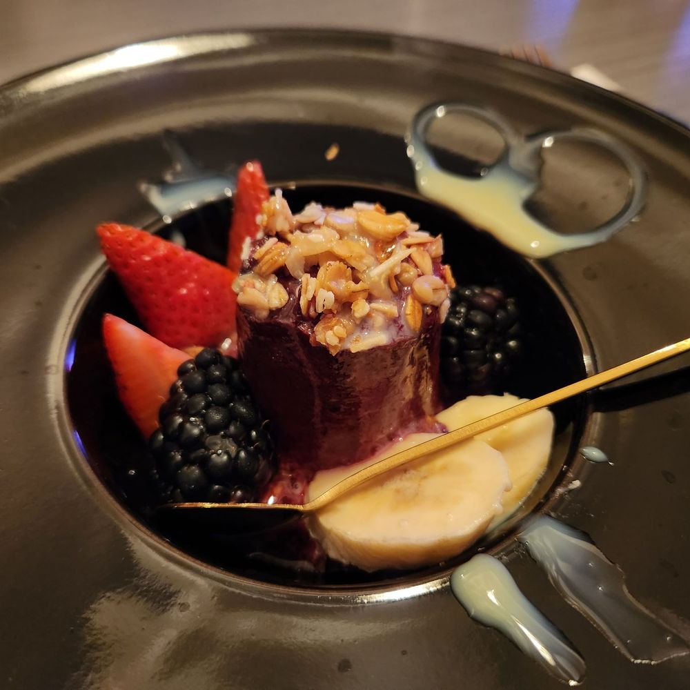 Golden pig - Dessert - like a mini acai bowl - Korean Near Me - Honolulu, Hawaii