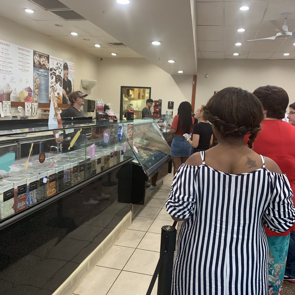 Cold Stone Creamery - Waited in line, but it went quickly - Ice Cream & Frozen Yogurt Near Me - Chesapeake, Virginia