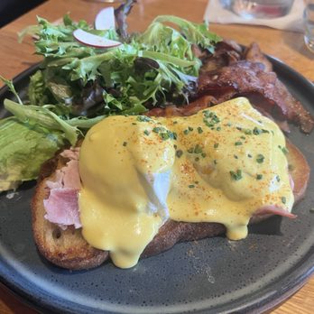 Earls Kitchen + Bar - Classic Eggs Benedict with Smoked Bacon and Avocado - New American Near Me - Miami, Florida