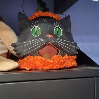 Halloween Town - Bethany lowe sassy cat candy bucket. - Costumes Near Me - Burbank, California