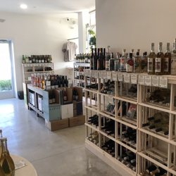 Wahine Wine Company - Inside