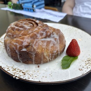 Hook & Cleaver - Cinnamon roll - Seafood Near Me - Mukilteo, Washington