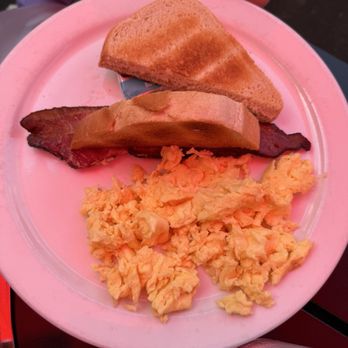 Kihei Caffe Lahaina - Kids scrambled eggs bacon and sourdough - Breakfast & Brunch Near Me - Lahaina, Hawaii