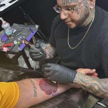 405ink - Mack working on my partner - Tattoo Near Me - Oklahoma City, Oklahoma