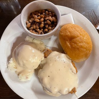 Cliff House Inn - Smallest Chicken Fried Steak I've ever seen.  I left hungry. - Hotels Near Me - Jasper, Arkansas