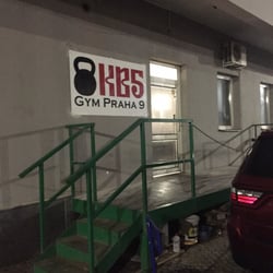 KB5 Gym Praha 9 - Vstup je ze dvora