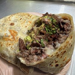 Tacos El Paisa Villa del Real - Burrito de asada con costilla