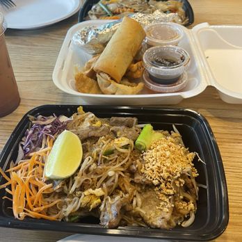 The Elephant Thai Cuisine - Pad thai - Thai Near Me - Chicago, Illinois The Elephant Thai Cuisine - Pad thai - Thai Near Me - Chicago, Illinois