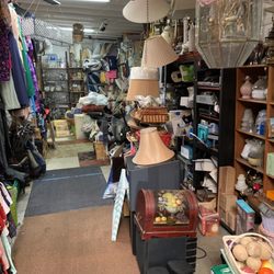 Foxy's Thrift Store - Clothes and nic knacks
